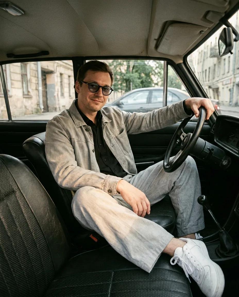 Portrait vintage au volant — rendu d’exemple (Nano Banana)