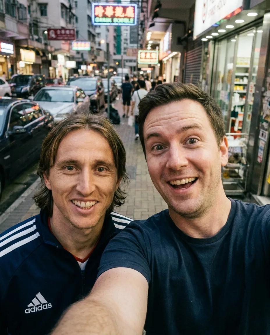 Selfie de rue avec une star du foot — rendu d’exemple (Nano Banana)